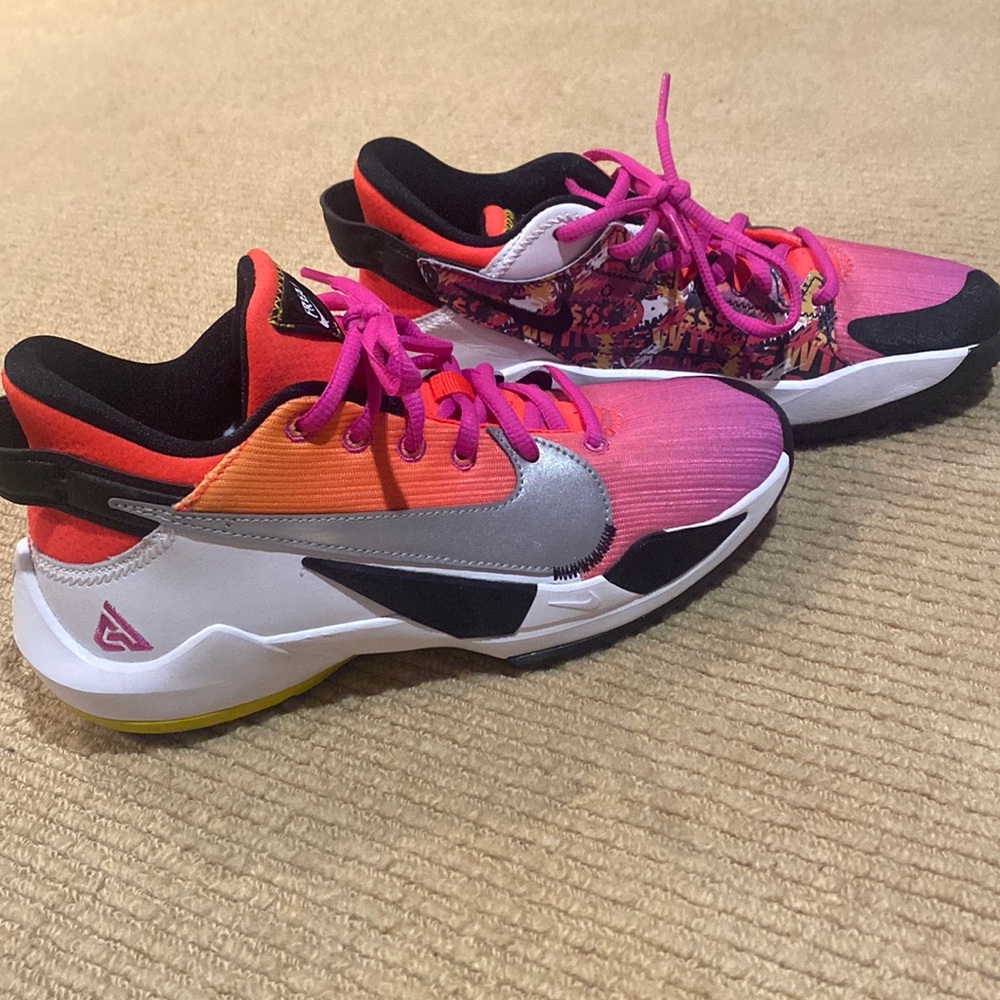 Womans Nikes Running Shoes Freak
